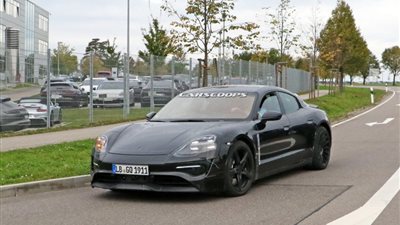 بالصور.. عرض سيارات بشوارع ألمانيا احتفالا بإنتاج الفئات الكهربائية