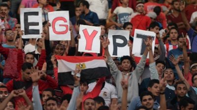 رواج لبائعي الأعلام والفوفوزيلا قبل موقعة الكونغو بالإسكندرية