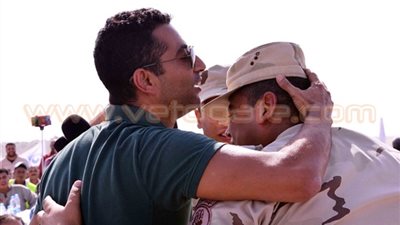 بالصور..عمرو سعد لـ «ضباط الجيش»: «والله هبوس راسكم واحد واحد»