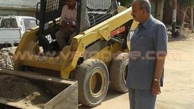 بالصور.. زيارة مفاجئة لرئيس مدينة كفر صقر بالشرقية لقرية «البوها»