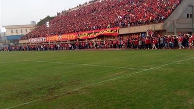 بالصور..الألتراس يزين مدرجات التتش بعبارة احذر الوقوف متكرر