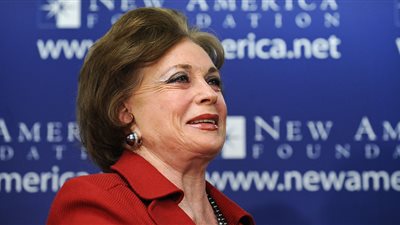 هل تناقض جيهان السادات نفسها حول أسرار يوم الاغتيال.. «تقرير»