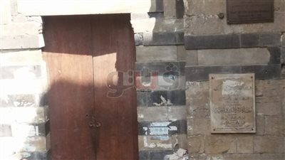 بالصور.. المياه الجوفية تهدد مسجد شرف الدين بالجمالية