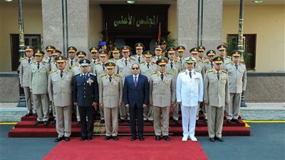 حصاد أسبوع رئاسي متنوع.. السيسي يشهد إعلان نتائج تعداد السكان.. يترأس اجتماع الأعلى للقوات المسلحة.. يهنئ ميركل.. يبحث تعزيز التعاون مع رئيس غينيا.. ويزور قبور «السادات وناصر» والجندي المجهو