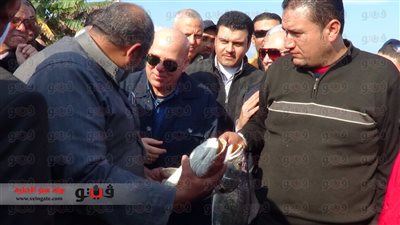 بالصور.. محافظ بورسعيد يحتفل بـ