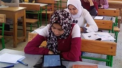 بدء امتحان الجبر والتفاضل وحساب المثلثات للصف الثاني الثانوي