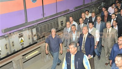 خطة «النقل» لتطوير مترو الأنفاق.. إنشاء إدارة لإصلاح الأعطال ومواجهة الأزمات.. الاهتمام بالصيانة للحفاظ على المال العام.. زيادة سعر التذكرة بعد تحسين الخدمة.. ومواجهة المتهربين من قطع التذاك