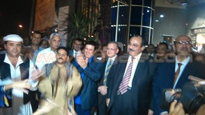 بالصور..استقبال محافظ القليوبية بـ«الخيول» في حفل «الأغنية الوطنية»