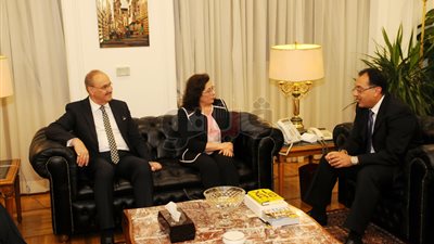 وزير الإسكان يلتقي نظيرته العراقية لنقل التجربة المصرية لإعادة إعمار بغداد