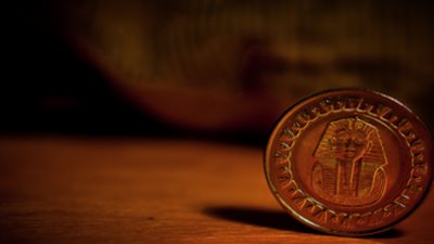 خبير مالي: لا توجد دولة تسعى لتعويم عملتها منعا للمضاربة