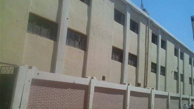 بالصور.. أولياء أمور «العجوبية» بسوهاج يشكون من الإهمال ونقص المدرسين