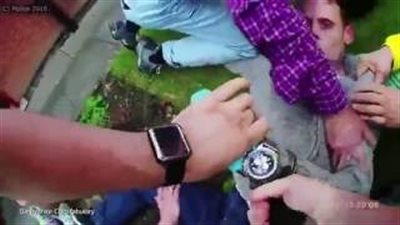 بالفيديو.. ثلاثة مسنين يؤدبون لصا بعلقة ساخنة