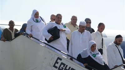«مصر للطيران» تختتم موسم عودة الحجاج.. وصول آخر فوج من مطار الأمير محمد بن عبد العزيز.. نقل 77 ألف حاج على 285 رحلة.. نقل 5 آلاف و750 حاجا لفلسطين ومالي.. وانتظام الرحلات بمطارات الإقلاع وال