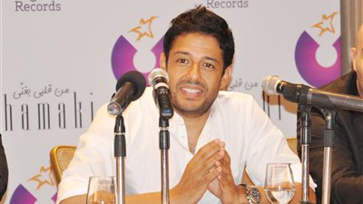 حماقى ونيكول فى 