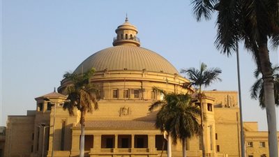 جامعة القاهرة في أول أيام الانتخابات.. الطلاب يتظاهرون ضد الاعتداءات الإسرائيلية على الفلسطينيين.. الأمن الإداري يفض المسيرة ويحتجز 3 طلاب.. وإجازة بكليتي رياض أطفال وعلاج طبيعي