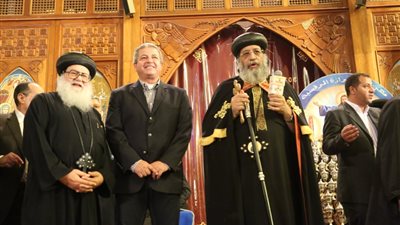 وزير الشباب يزور البابا تواضروس بالكاتدرائية للتهنئة بالعام الجديد