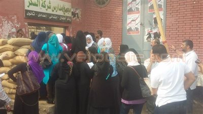 بالصور.. إقبال الناخبين على لجنة مدرسة شركة السكر بالحوامدية