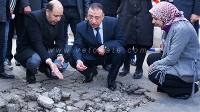 محافظ الإسكندرية يشكل لجنة هندسية لمعرفة أسباب انهيار كوبري محرم بك| صور