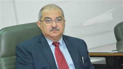 رئيس جامعة أسيوط يطلب تعديل لوائح دراسة الطب لتطوير الخدمة التعليمية والبحثية