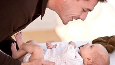 6 طرق لاحتواء طفلك.. واكتساب حبه واحترامه