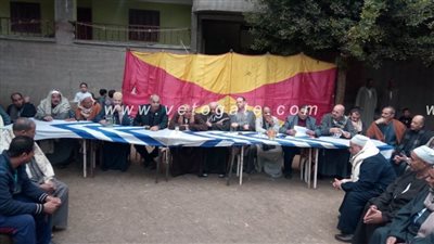 جلسة صلح تنهي خصومة بين عائلتين في السنطة | صور