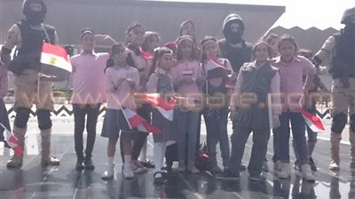 بالفيديو.. أبرز 5 مشاهد في الاحتفال بذكرى انتصارات أكتوبر.. مدارس تنظم رحلات للنصب التذكاري.. سيدة تلقى شعرًا تمجيدًا للجندي المصري.. جلباب العلم يتصدر.. هتافات مدوية للجيش.. وبكاء أمام قبر «السا