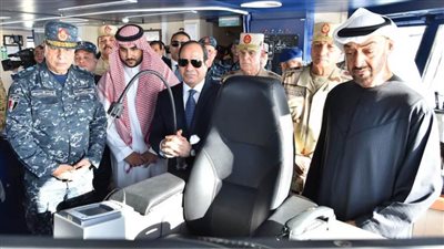السيسي وبن زايد يتفقدان المعروضات التراثية المصرية والإماراتية بشرم الشيخ