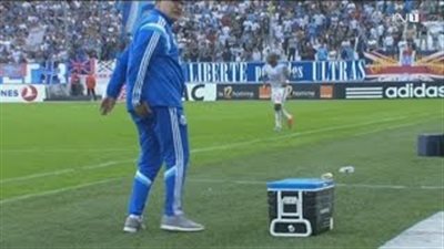 بالفيديو.. مدرب مارسيليا يتعرض لموقف محرج في لقاء تولوز