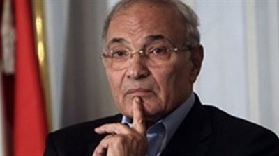 «شفيق» يعود من دبي للمشاركة في الاستفتاء على الدستور