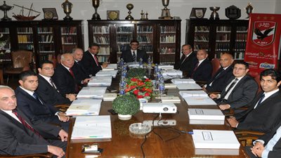 مجلس الجبلاية يدرس تصعيد أيمن حافظ مديرًا للمنتخب الأول