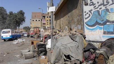 بالصور.. رفع تلال القمامة عن محيط «مكتبة مصر» بالزاوية الحمراء