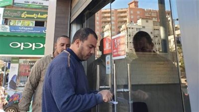 غلق 7 محال تجارية  لإدارتها بدون ترخيص ببنها| صور