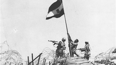 أكتوبر ينادى