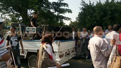 بالصور.. أنصار «مبارك» يحتفلون بذكرى نصر أكتوبر أمام «المعادي العسكري»