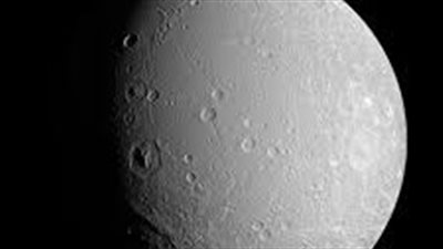 ناسا تكشف عن وجود مياه بأحد أقمار كوكب زحل