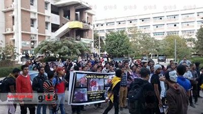 بالصور.. مسيرة محدودة لطلاب الإرهابية بجامعة المنيا