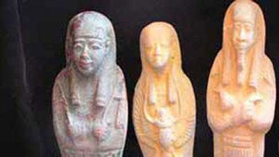 «الآثار» تستخرج 3 تماثيل من «أم عزام» في الإسماعيلية