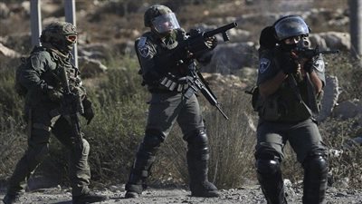 الاحتلال يهاجم طلاب جامعة فلسطين بالغاز والرصاص الحي