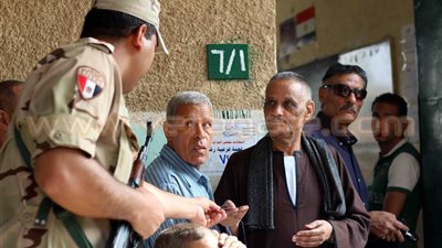 أنصار مرشح «النور» يتحرشون لفظيا بناخبين أقباط أمام لجنة بقنا