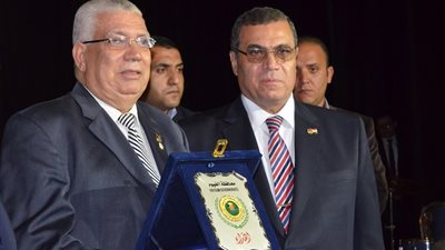 بالصور.. تكريم قائد معركة رأس العش وشعراء البادية في الفيوم