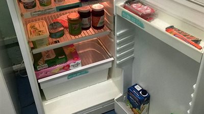 بالصور.. منزل عجوز تستحم لأول مرة منذ 13 عاما