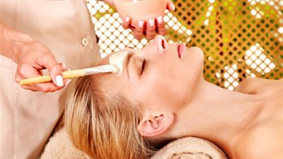 الليمون وزيت خشب الصندل لاستعادة شباب البشرة