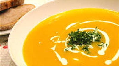 تعرفي على طريقة إعداد شوربة القرع العسلي مع سالي فؤاد