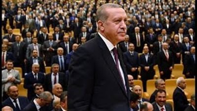 بالفيديو.. «أردوغان» يستضيف «الجواسيس الأتراك » في القصر الرئاسي