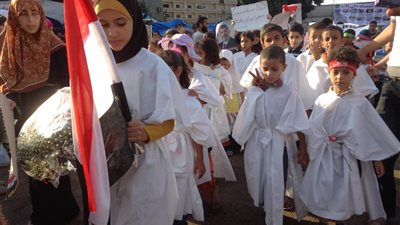 تورط الإرهابية في جريمة الإتجار بالبشر.. الجماعة تستغل الأطفال سياسيا لتعطيل الاستفتاء.. هلال: غرامة 200 ألف جنيه والحبس 5 سنوات عن كل طفل يستغله الإخوان.. وشبكة من المحامين لمقاضاة المخالفين