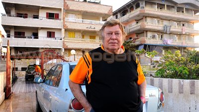 بالصور.. شاطيء جمصة ملاذ «ميمي الشربيني» بعد اعتزال التعليق