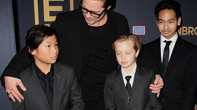 براد بيت يرى أطفاله للمرة الأولى بعد انفصاله عن أنجلينا جولي