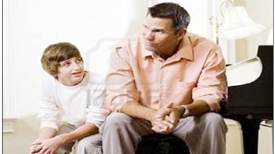 للآباء.. لا تجعل من طفلك مريضًا نفسيًا بهذه التصرفات