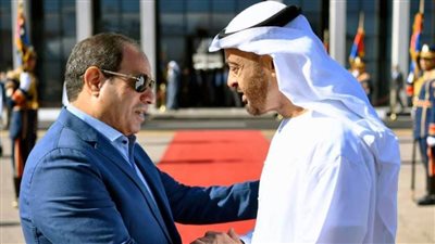 السيسي يودّع  ولي عهد أبو ظبي بمطار شرم الشيخ الدولي