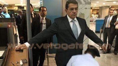 3 مراحل لتفتيش الركاب بالمطار القديم و5 بالمبنى الجديد.. سلطات الأمن ترفع شعار «محدش فوق القانون».. البصمة البيومترية تضيف مرحلة سادسة.. مدير أمن المطار يخضع للتفتيش الذاتي على البوابات